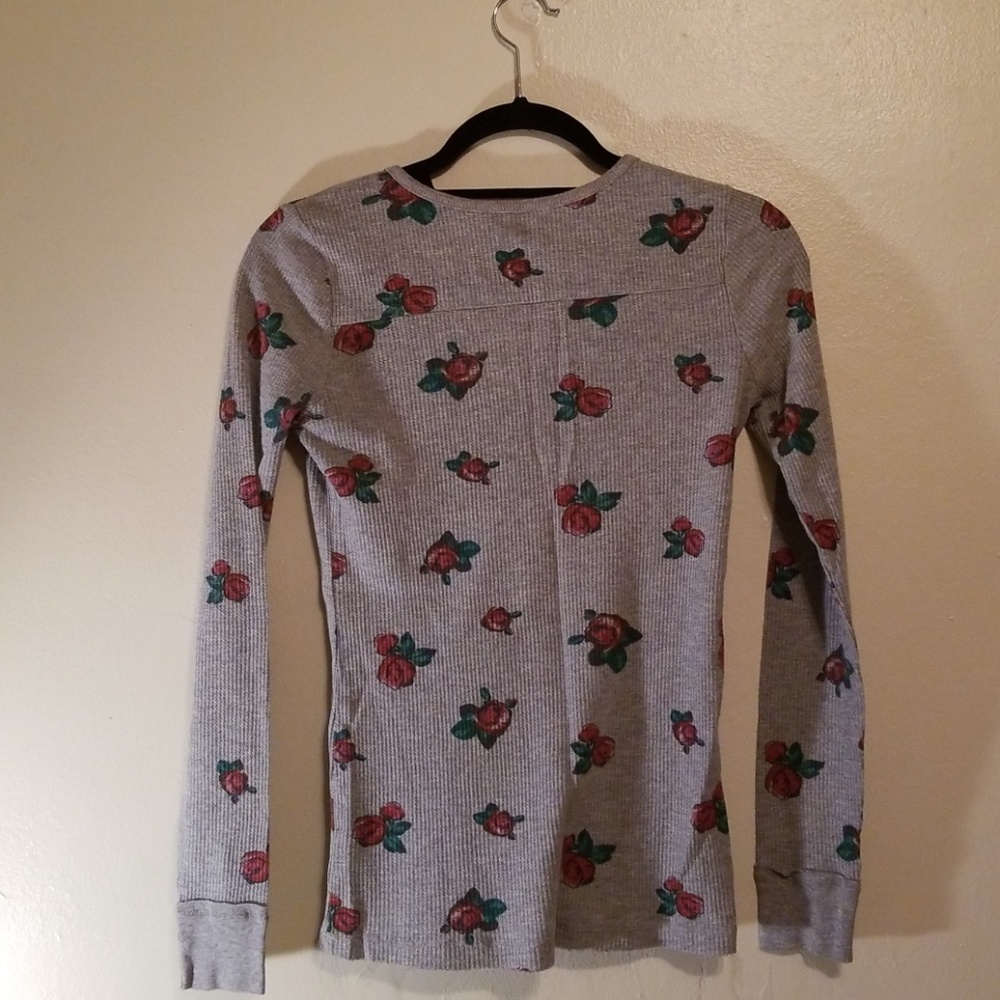 Grey, rosey shirt - Picture 3 of 3